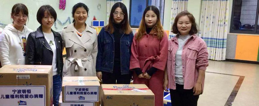 走進(jìn)兒童福利院，初冬送溫暖