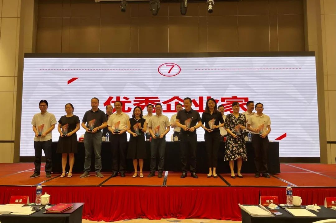 花邊&線帶總經理徐敏榮獲“優秀企業家”稱號